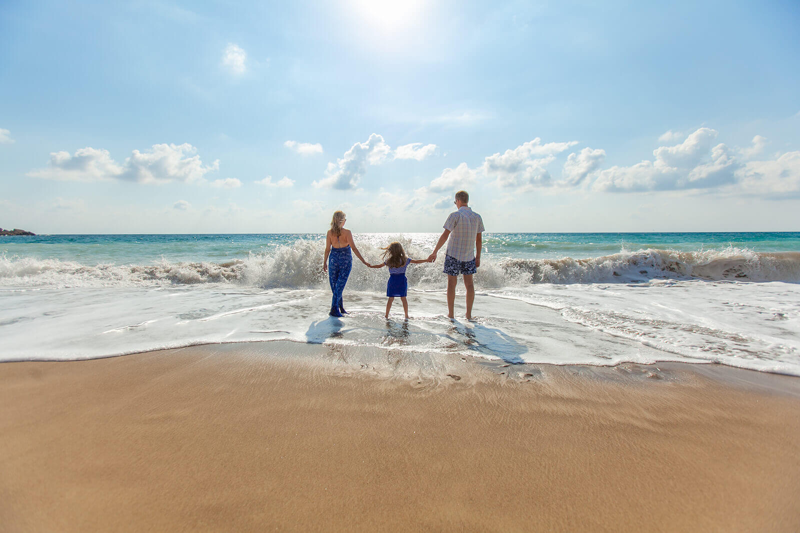 Playas de la Costa Blanca: aguas turquesas, arenas doradas y sol infinito. ¡Tu paraíso te espera!