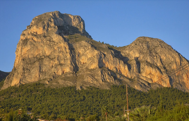 Fotografia de la montaña El Ponotx de gran belleza y muy cerca de Benidorm