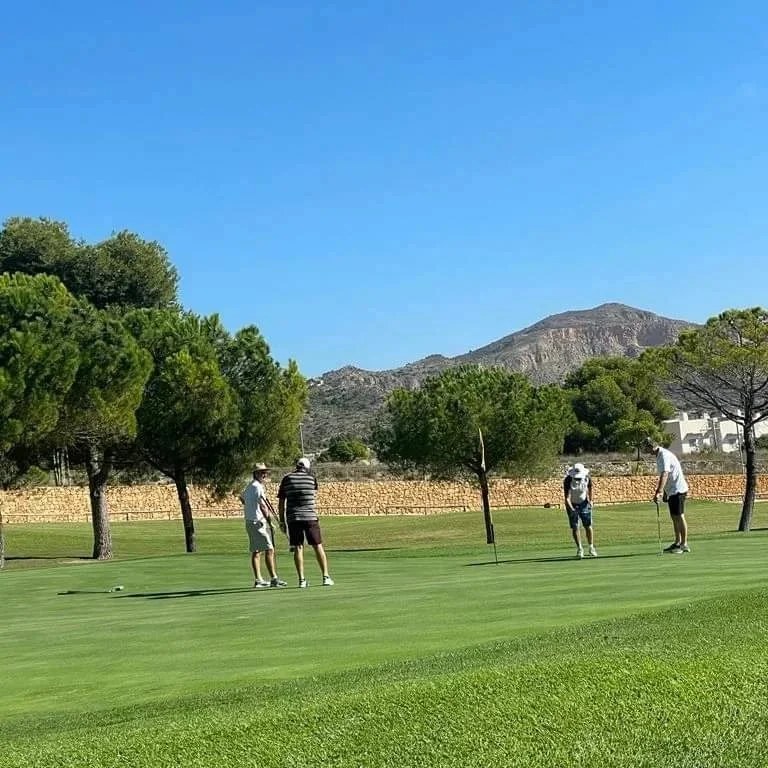 Golf en Alicante: campos de primer nivel, paisajes espectaculares y clima perfecto todo el año. ¡Juega ya!